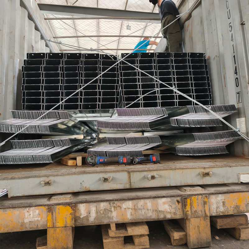 لماذا تعتبر مدادات الهيكل الفولاذي ضرورية لمشاريع البناء الحديثة