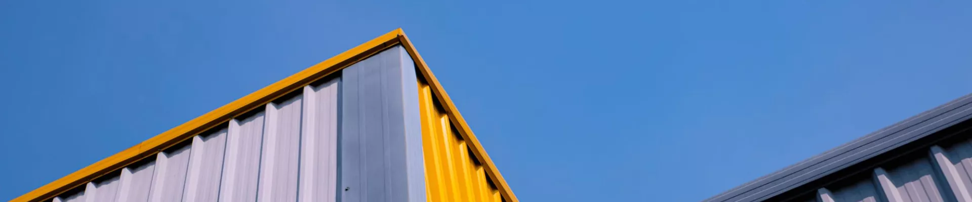 ألواح فولاذية ملونة